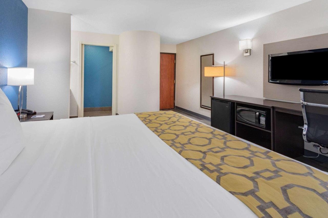 Baymont By Wyndham Milan Exterior foto